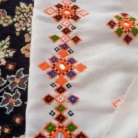 توروک وپلیوار نکلی|لباس|سراوان, |دیوار