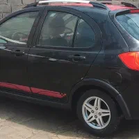 ماشین کوئیک‌ مشکی قرمز کم کار کارمندی