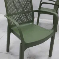 میز و صندلی پلاستیکی کم‌حجم و کاربردی باغدان
