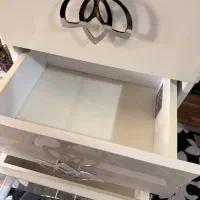 دراور شش کشو ایستاده.