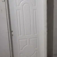 یک عدد درب چوبی با چهارچوب فلزی درحد نو