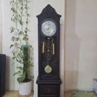 ساعت دیواری و زمینی