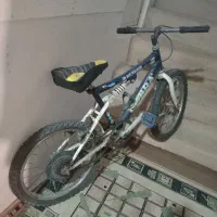 دوچرخه ۲۰ ساده|دوچرخه، اسکیت، اسکوتر|میانه, |دیوار