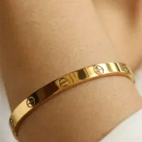 انگشتر تک نگین و دست بند (بنگل) رنگ ثابت ضدحساسیت