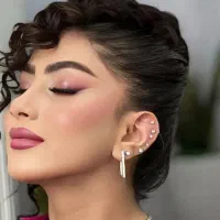 خدمات میکاپ و شینیون|خدمات آرایشگری و زیبایی|مشهد, کارمندان دوم|دیوار