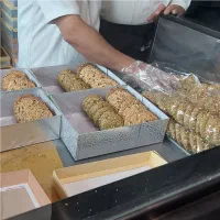 نیازمند فروشنده برای قنادی