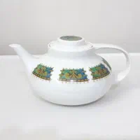 دو مدل قوری قدیمی و قهوه ساز مونیلکس