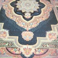 یک عدد فرش ۷۰۰ شانه با۴ تا پشتی ۱۲۰۰ شانه