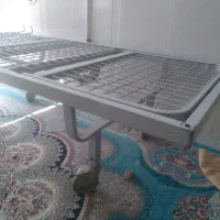 تخت  فلزی برای بیمار و غیره