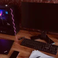 سیستم گیمینگ با مانیتور