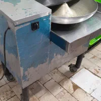 یک عدد دستگاه سبزی خرد کن صنعتی در حد نو|خردکن، آسیاب، غذاساز|تهران, عباس‌آباد|دیوار