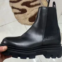 بوت زارا اورجینال آکبند