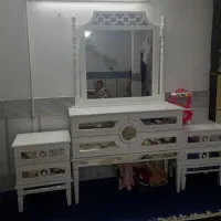 میز آرایش و پا تختی|تخت و سرویس خواب|قم, قلعه کامکار|دیوار