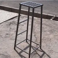 چهارپایه فلزی