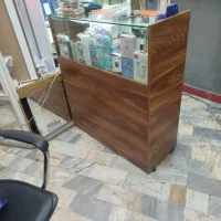 ویترین پیشخوان دارای طبقه