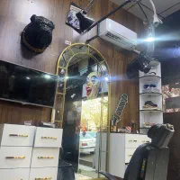نیازمند ارایشگر با مشتری