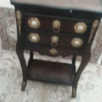 میز تلفن و فرش