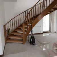 رنگکاری انواع پله و درب چوبی