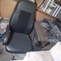 صندلی فروشگاهی و قفسه mdf ستونی و میز کامپیوتر