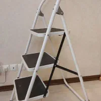 نردبان پله ای تاشو