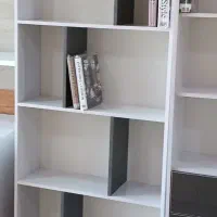 کتابخانه و میز تحریر