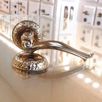 دستگیره و یراق آلات  سنندج مستقیم از تولیدی