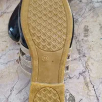 کوله و صندل دخترانه در حد نو|کفش و لباس بچه|پرند, فاز ۱|دیوار