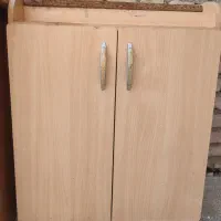 جاکفشی. آینه و میز تحریر