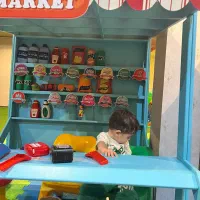 مربی و منشی خانم مجرد خانه بازی کودک