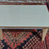 میز تحریر و لپتاپ