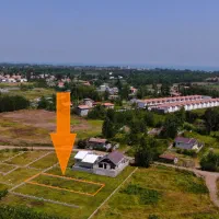 زمین اخل خیابان کاملا ساخته شده وآماده ساخت