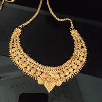 بدلیجات گردنبند (سینه ریز)