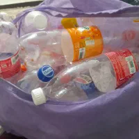 بطری ۱.۵ نوشابه با درب سالم و تمیز