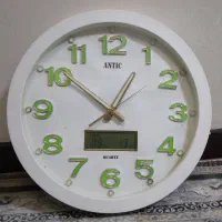 ساعت دیواری تقویم دار