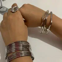 النگوهای ظریف تیتان ۱۲ عدد و النگوی تلویزیونی|بدلیجات|اصفهان, سپاهان‌شهر|دیوار