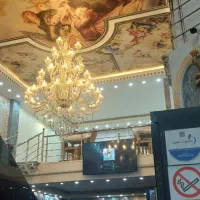 استخدام گارسون خانم خوش‌استایل و اکتیو