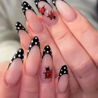 طراحی و کاشت ناخن