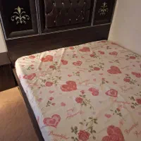 تخت به همراه تشک سالم  و تمیز