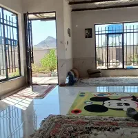 نیروی خدماتی زن و مرد با نگهبانی دایم در خونه