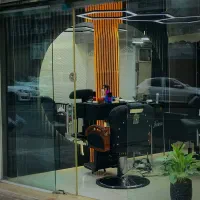 نیازمند همکار آرایشگر حرفه ای