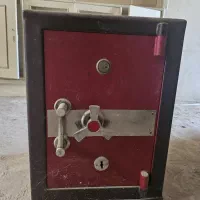 گاوصندوق و میزتلویزیون