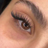 تخصصی اکستنشن مژه و لیفت لمینت تخفیف ویژه اموزش