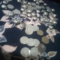 تعدادی گو نقره قدیمی وتعدای سکه