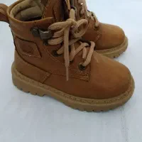 بوت بچه گانه شیک و تمیز|کیف، کفش، کمربند|شاهین‌شهر, شهرک سایت|دیوار