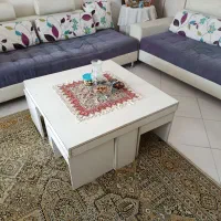 مبل راحتی با میز وسط و چهارتا عسلی زیر میز