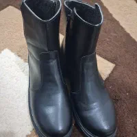 پوتین|کیف، کفش، کمربند|آبسرد, |دیوار