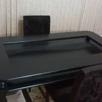 یک عددمیز ناهار خوری شش نفره با یک میز جلو مبلی