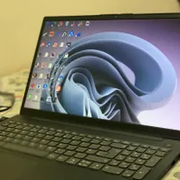 فروش فوری لپ‌تاپ Lenovo V15 تمیز و قدرتمند