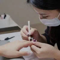 تخفیف آموزش صفر تا صد کاشت ناخن و کفسابی