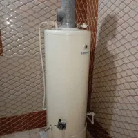 یک عدد آبگرمکن گازی قدیمی